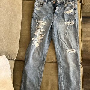 American Eagle size 8 ripped high waisted jeans